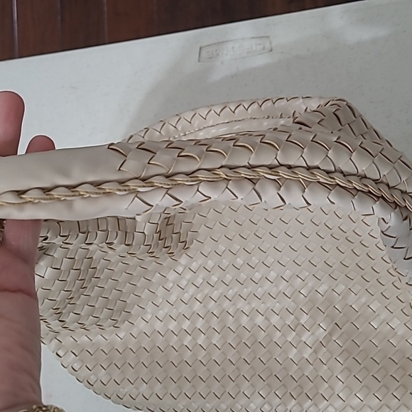 Urban Expressions Elegant Cream Woven Women's Shoulder Bag - Picture 3 of 12
